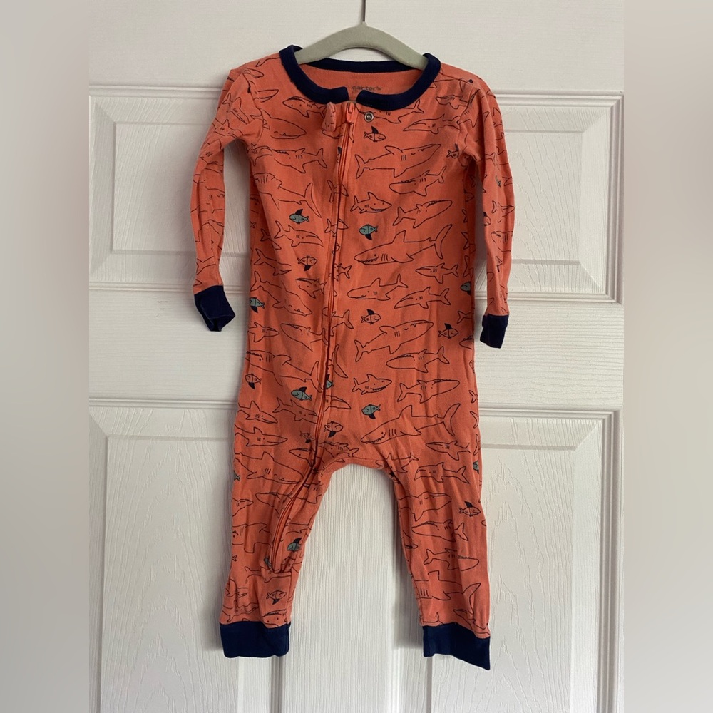Carter’s zip up sleeper size 18m
